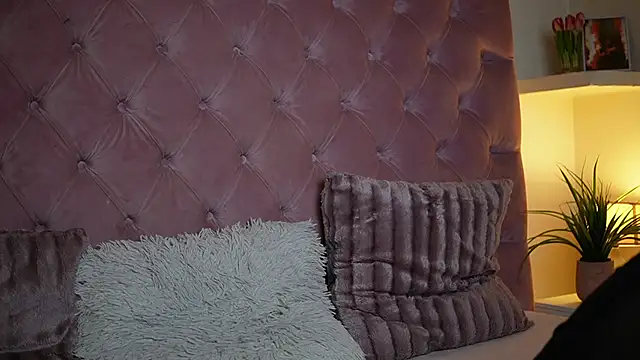 MaiaMini online show from 10-12-25, 08:52