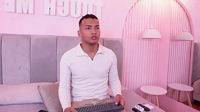 Rafa2004Cruz online show from 02-24-26, 12:36