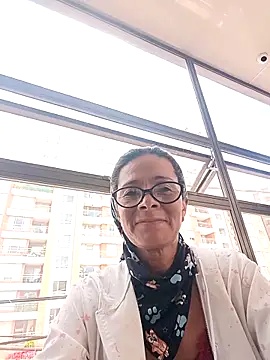 Snapshot of Coeur_de_luxure chatting on 05-06-26, 05:40 Coeur de luxure online show from 05-06-26, 05:40