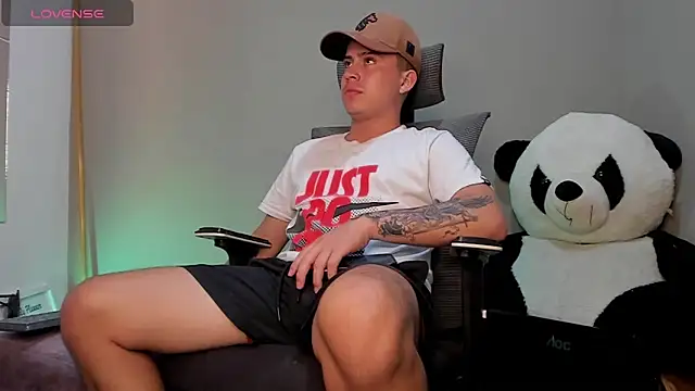 mattiwsmorris  online show from 10-25-25, 07:27