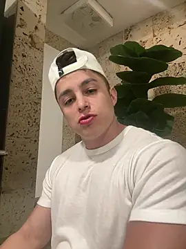 Snapshot of jalejoc1 chatting on 03-04-25, 01:45 jalejoc1 online show from 03-04-25, 01:45