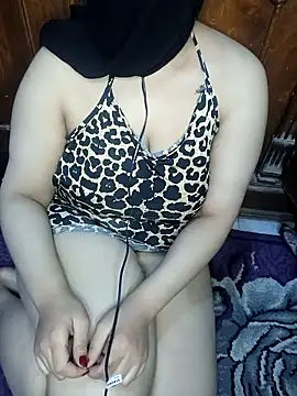 Snapshot of Roroo002 chatting on 02-17-25, 11:53 Roroo002 online show from 02-17-25, 11:53