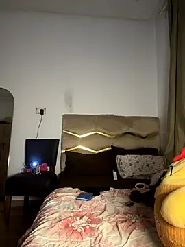 Snapshot of Roroo002 chatting on 09-16-25, 12:44 Roroo002 online show from 09-16-25, 12:44