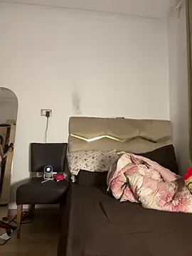 Snapshot of Roroo002 chatting on 09-18-25, 09:28 Roroo002 online show from 09-18-25, 09:28