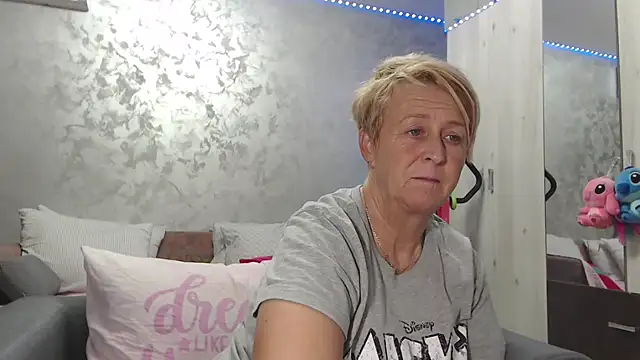 RosesandLillies online show from 04-13-26, 04:12