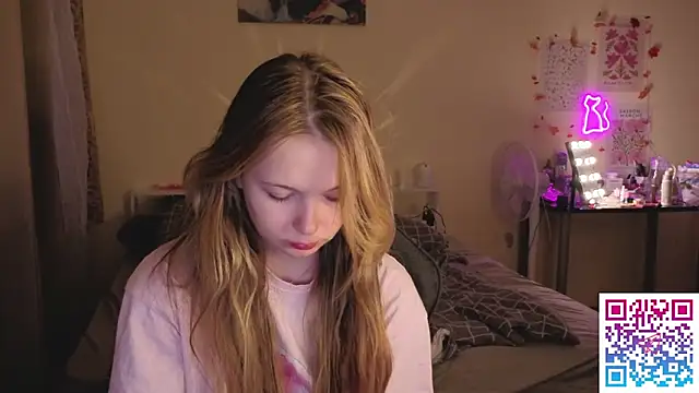 Snapshot of boozekirs_ chatting on 10-27-25, 02:37 boozekirs online show from 10-27-25, 02:37