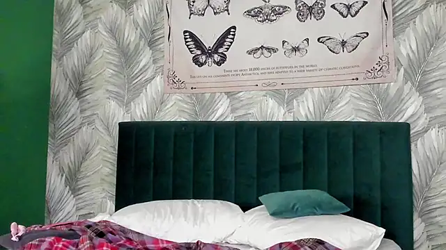 Snapshot of boozekirs_ chatting on 11-15-25, 02:09 boozekirs online show from 11-15-25, 02:09