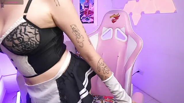 Snapshot of SaharaKramer chatting on 02-20-25, 07:19 SaharaKramer online show from 02-20-25, 07:19