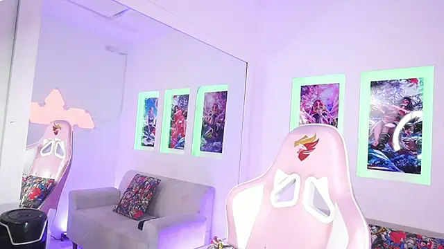 Snapshot of SaharaKramer chatting on 03-10-25, 10:24 SaharaKramer online show from 03-10-25, 10:24