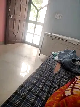 Snapshot of indian_couple4 chatting on 11-12-25, 03:51 indian couple4 online show from 11-12-25, 03:51