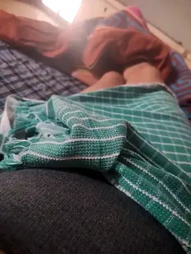 Snapshot of indian_couple4 chatting on 11-27-25, 07:10 indian couple4 online show from 11-27-25, 07:10