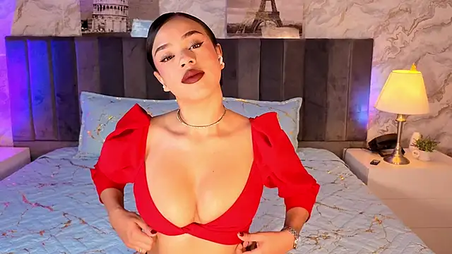 Snapshot of LiaHilton2 chatting on 10-10-25, 01:43 LiaHilton2 online show from 10-10-25, 01:43