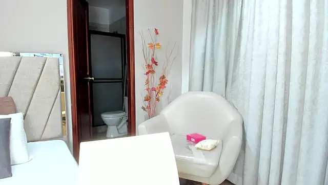 Zamira Taylor online show from 04-02-26, 01:36