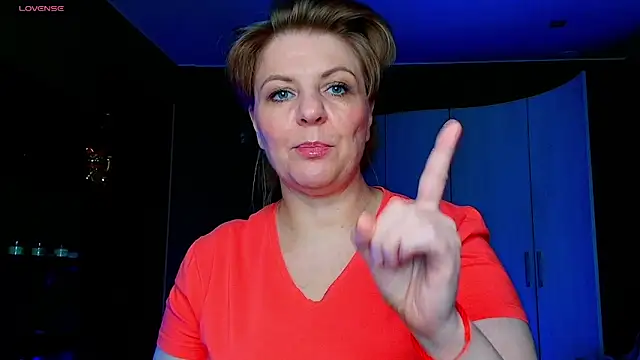 VeronikawGold online show from 05-08-26, 10:37