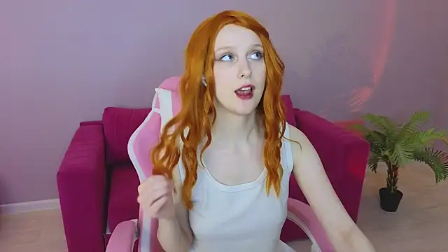 Snapshot of KristinMoore chatting on 03-10-25, 01:10 KristinMoore online show from 03-10-25, 01:10