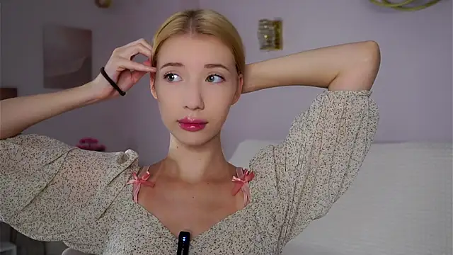 SunnivaCovil online show from 11-23-25, 02:39