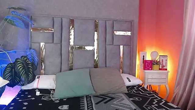 Tyla Ks online show from 11-12-25, 07:35