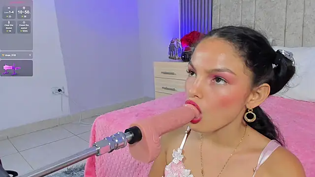 Snapshot of cutie_sarax1 chatting on 03-05-25, 04:35 cutie sarax1 online show from 03-05-25, 04:35