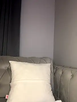 laraaaaaa online show from 10-27-25, 04:55