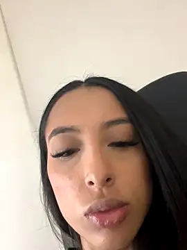 agaataa  online show from 11-21-25, 12:54