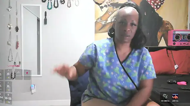 Queenanitadix online show from 03-31-26, 09:15