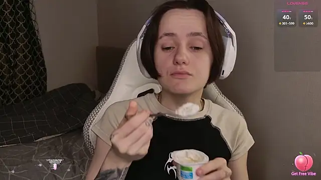 Luna Loveee online show from 03-26-26, 03:56