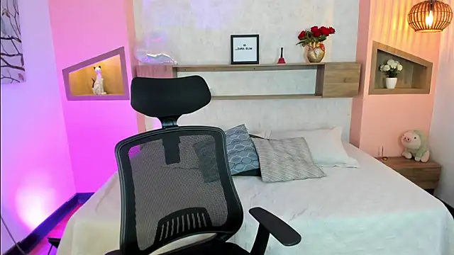 Lucia Brown  online show from 03-06-25, 11:47