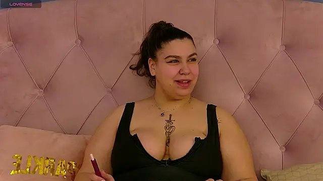 Snapshot of Millie_Joy chatting on 03-11-25, 09:13 Millie Joy online show from 03-11-25, 09:13