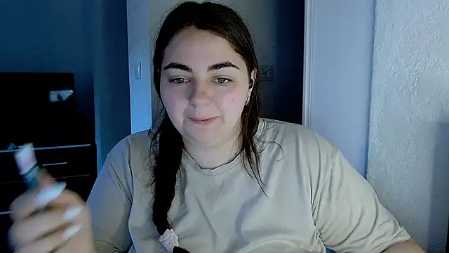 Snapshot of kitsune_8 chatting on 05-16-26, 04:09 kitsune 8 online show from 05-16-26, 04:09