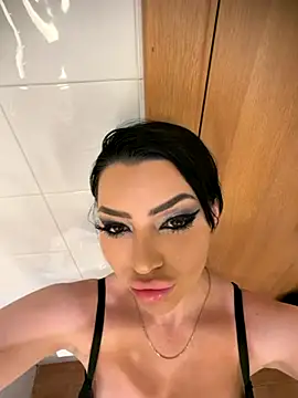 Mia Splash online show from 11-28-25, 08:33