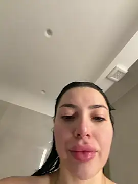 Mia Splash online show from 02-11-26, 07:57