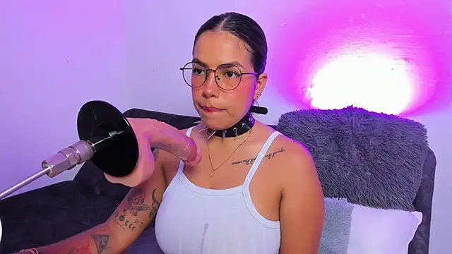 AngelaRicci online show from 11-20-25, 09:03