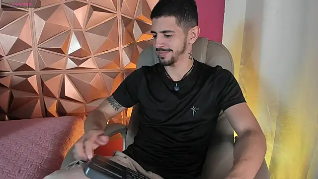 Snapshot of AlejandroStormm chatting on 04-08-26, 04:01 AlejandroStormm online show from 04-08-26, 04:01