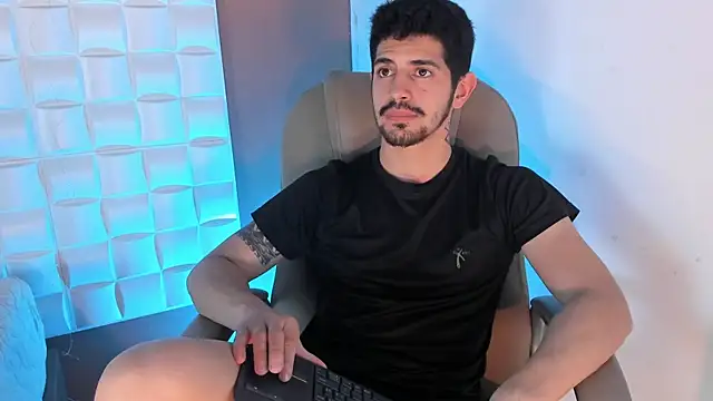 Snapshot of AlejandroStormm chatting on 07-23-26, 05:16 AlejandroStormm online show from 07-23-26, 05:16