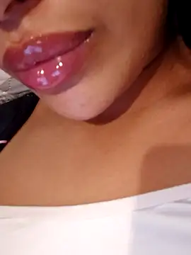 Snapshot of Sexlove1xo chatting on 10-13-25, 03:01 Sexlove1xo online show from 10-13-25, 03:01