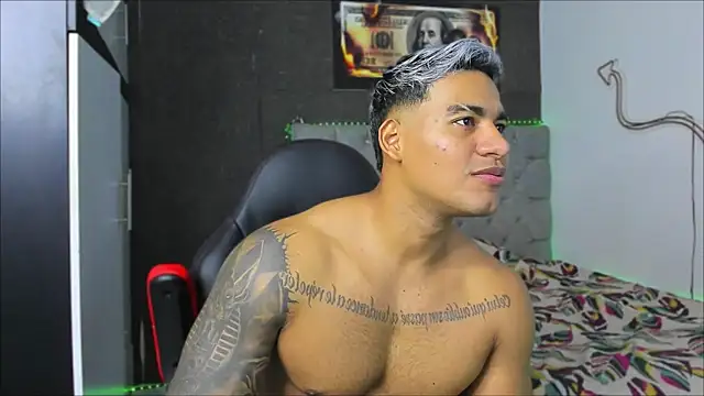 luigi hot  online show from 04-08-26, 04:12