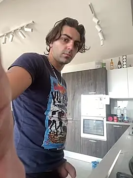 Snapshot of mikekmi21 chatting on 02-21-25, 02:48 mikekmi21 online show from 02-21-25, 02:48