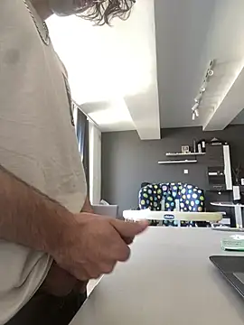 Snapshot of mikekmi21 chatting on 03-05-25, 09:27 mikekmi21 online show from 03-05-25, 09:27