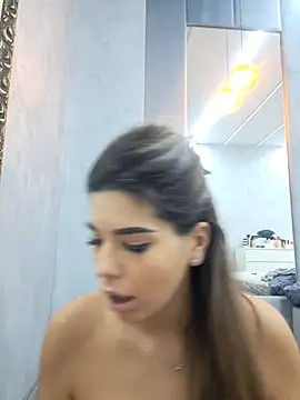 Bella Posh online show from 10-28-25, 05:44