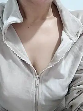 Snapshot of BUSE8821 chatting on 04-13-26, 11:54 BUSE8821 online show from 04-13-26, 11:54