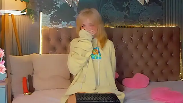 EmilyAngells online show from 03-04-26, 07:03