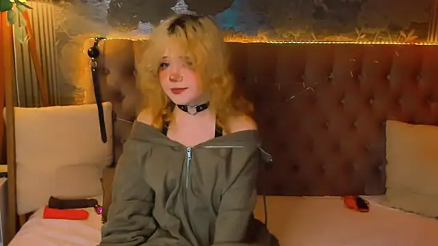 EmilyAngells online show from 05-12-26, 05:59