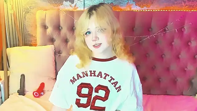 EmilyAngells online show from 05-21-26, 07:15