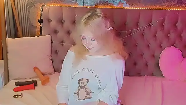 EmilyAngells online show from 06-11-26, 06:55