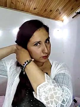 Snapshot of Megan-01- chatting on 03-13-25, 01:21 Megan-01- online show from 03-13-25, 01:21