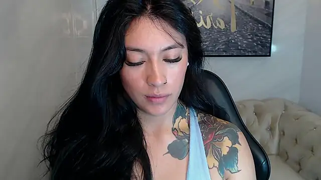 Isabella Collen v online show from 05-15-26, 01:29