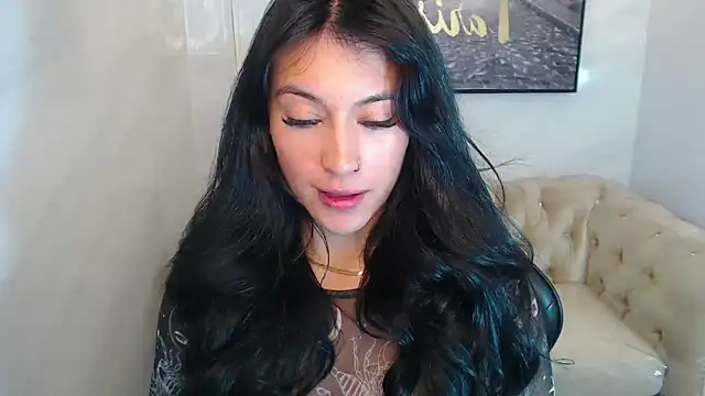 Isabella Collen v online show from 05-19-26, 01:17