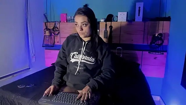 ChloeAllennn online show from 04-13-26, 02:00