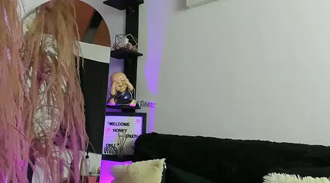 MarianaZapataa online show from 03-21-25, 12:07