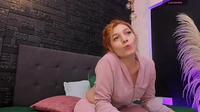 Maite Smith  online show from 10-16-25, 12:17